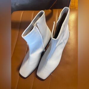 Paolo Chic Cream Ankle Boots